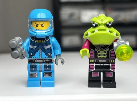 Lego 7049 Alien Conquest Alien Striker MINIFIGURES ONLY ac003 ac005 Trooper