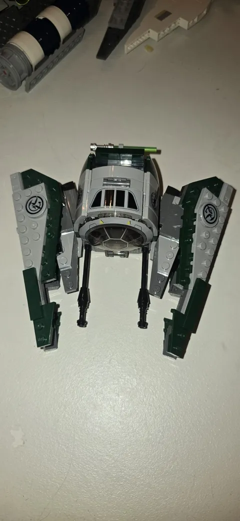 LEGO Star Wars: Yoda's Jedi Starfighter (75168) No Minifigs As Is