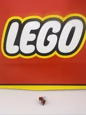 LEGO x 1 Light Bluish Gray Minifigure, Shield Triangular Short with Gold Lion