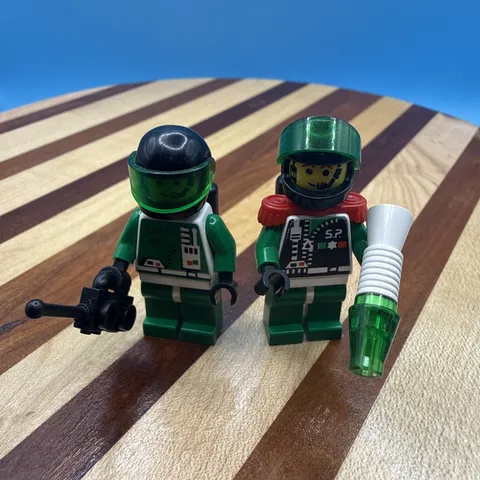 LEGO Minifigures (2) Vtg sp037 sp038 Space Police 2 commander magenta chief ￼