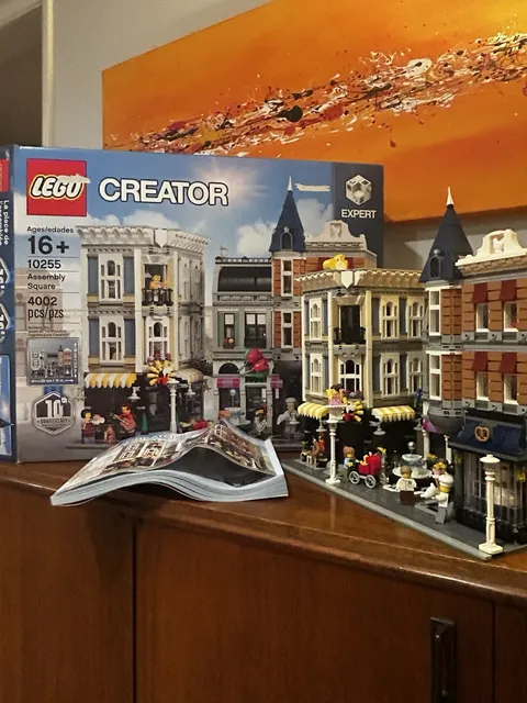 LEGO Creator 10255 Assembly Square complete with Box + instructions