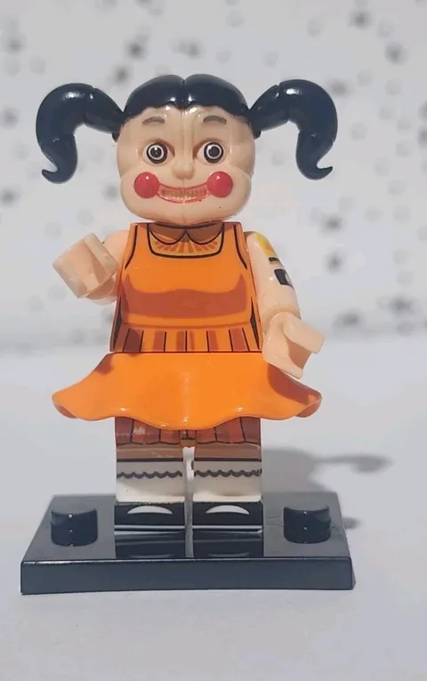 Squid Game Mechanical Doll Young- hee Custom Lego Minifigure  With Black Stand 