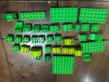 LEGO DUPLO LOT OF GREEN PIECES. *CLEAN* INCLUDES ALL PIECES SHOWN.
