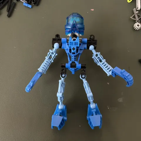 LEGO BIONICLE: Gali (8533) no canister/ no instructions 