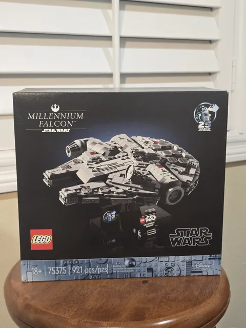 LEGO Star Wars Starship Collection Millennium Falcon 75375 921pcs 18+ Box