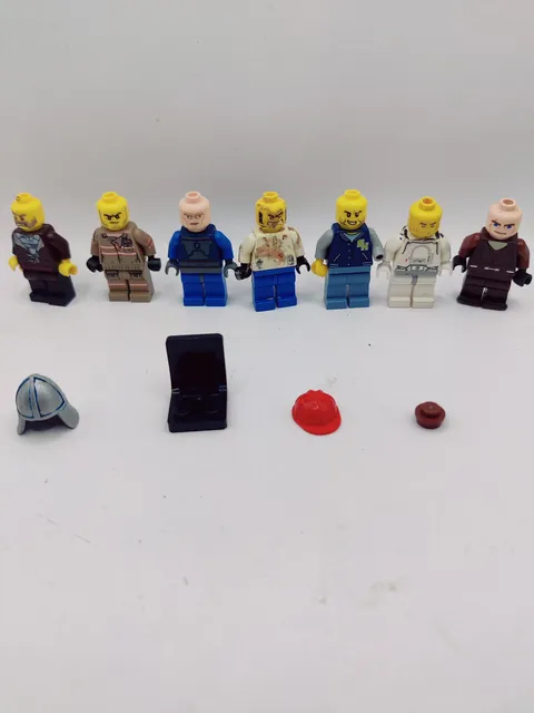 LEGO Mini Figure Lot Of 7 Some Are Star Wars Mini Figures
