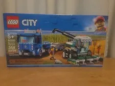 LEGO CITY: Harvester Transport (60223)