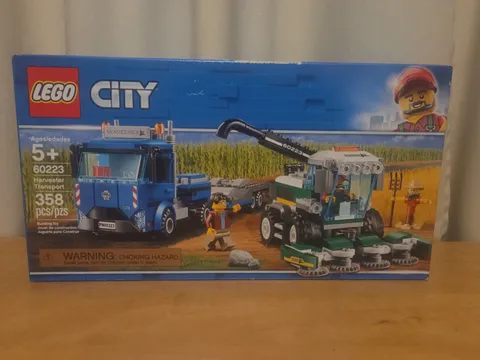 LEGO CITY: Harvester Transport (60223)