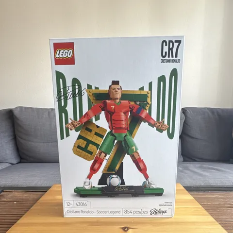 LEGO Cristiano Ronaldo Soccer Legend 43016 854 pcs 12+ 2 in 1 Box