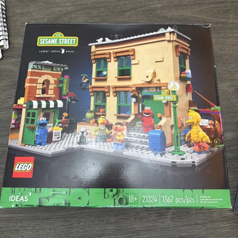 LEGO Ideas 21324 Sesame Street used has all piece and manual 