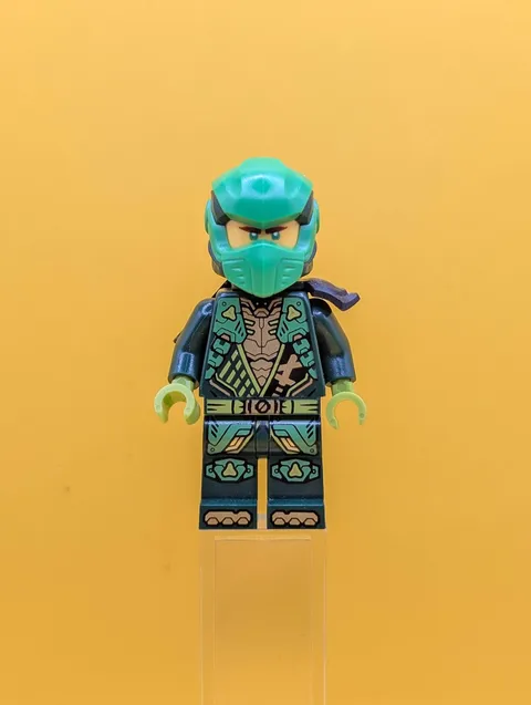 Lloyd njo0959 Dragons Rising, Tunic with Shoulder Armor, Head Wrap, Scabbard Nin