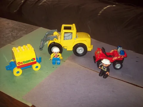 LEGO DUPLO LOT OF THREE VIHICLE & TWO FIGURES