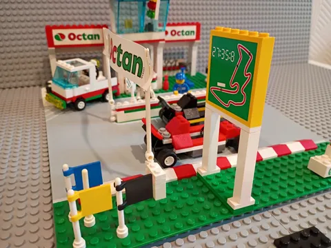 Vintage 1996 LEGO Fast Track Finish Octan Racing Set 6337