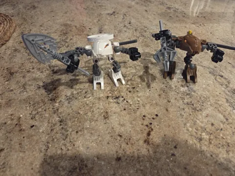 LEGO Bionicle Rahaga Lot 4870 Kualus White Complete & 4869 Pouks Brown