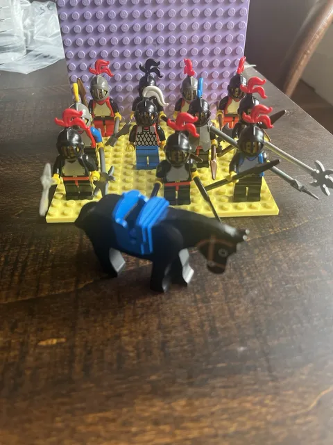 Lego Vintage Knights Lot Minifigures 11x Plumes Weapons See Description Horse