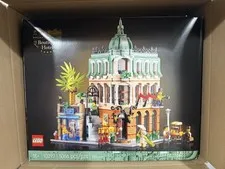 NEW LEGO 10297: Boutique Hotel Building Set,  Box may have wear and tear.