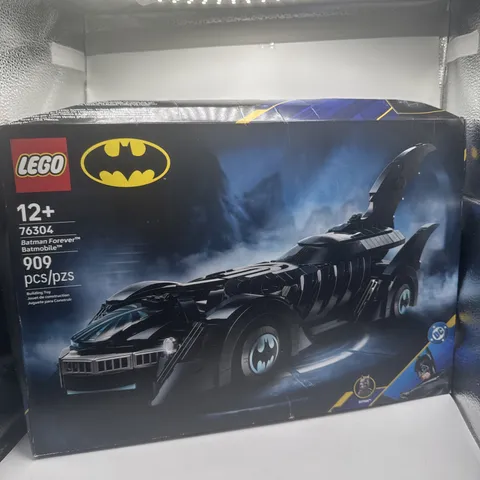 LEGO Batman 76304 Batman Forever Batmobile 909 pcs NEW Sealed Box Damaged