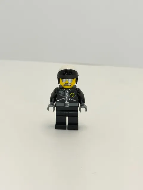 Lego The LEGO Movie Bad Cop Minifigure tlm056