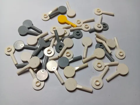 LEGO BULK LOT OF 42 MINIFIGURE UTENSIL SIGNAL PADDLE #3900 WHITE GRAY