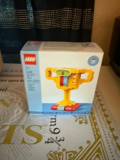 New Sealed LEGO Trophy Award Limited Edition Complete 157 pc Set 40688 Retired