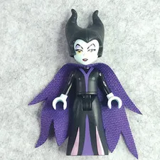 LEGO Minifigure dp046 Maleficent Mini Doll Lavender Eye Shadow Dark Purple Cape