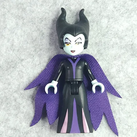 LEGO Minifigure dp046 Maleficent Mini Doll Lavender Eye Shadow Dark Purple Cape