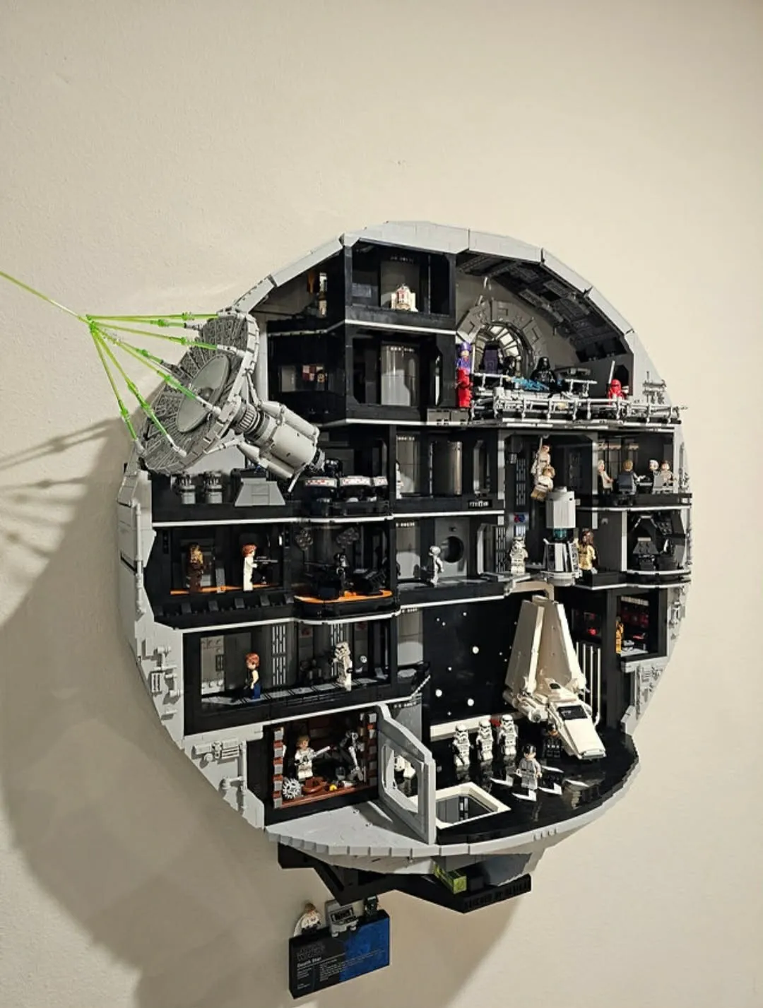 BrickedUpDesigns UCS Death Star Wall Mount (75419)