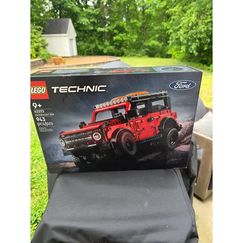 LEGO Technic Ford Bronco SUV 42213 Building Set 943 Pcs New Factory Sealed