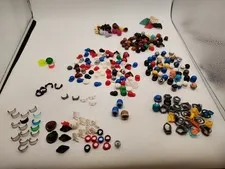 LEGO Minifigure Lot Of 255 helmets, hairs, hats, Beards, Bandanas, Visors, etc. 