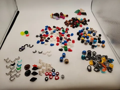 LEGO Minifigure Lot Of 255 helmets, hairs, hats, Beards, Bandanas, Visors, etc. 