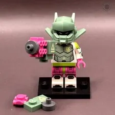 LEGO Minifigure Robot Warrior Series 24 Includes Stand & Spare Pieces - col412