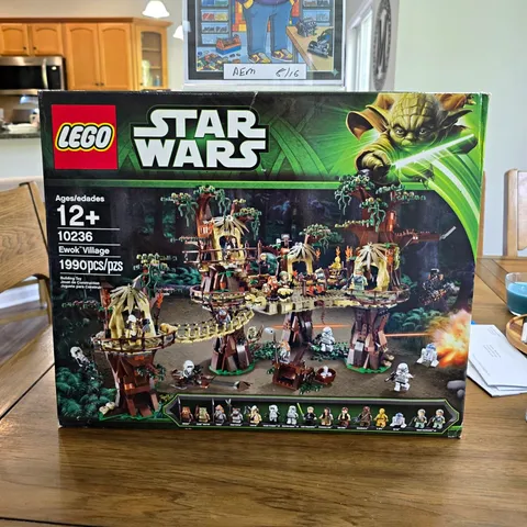 LEGO Star Wars Ewok Village 10236 UCS Complete Set Box 1990 Pieces 12+