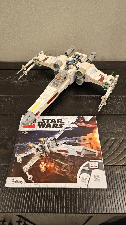 LEGO Star Wars: Luke Skywalker's X-Wing Fighter (75301) - 100% Complete w/ Instr