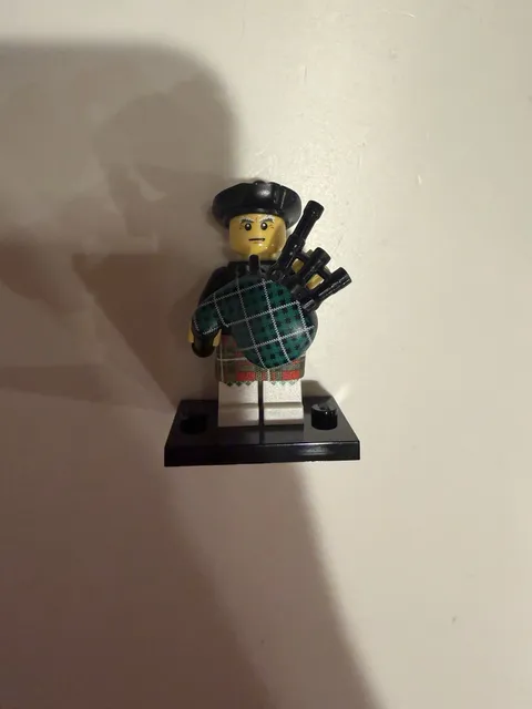 Lego Minifigure Series 7 Bagpiper Complete (8831)