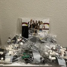 LEGO Icons: Queer Eye-The Fab 5 Loft 10291 Missing box has everything else