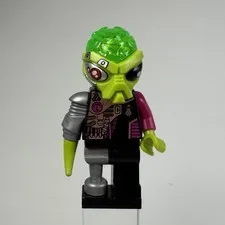 LEGO Alien Android ~ (Brain Dome, Peg Leg, Mech Arm) ~ (7066 Earth Defense HQ)