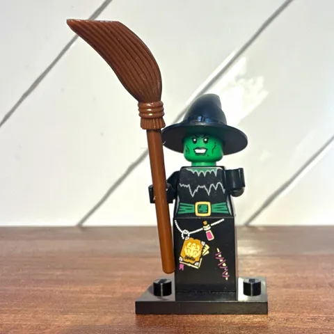 LEGO Minifigure Series 2 Witch COL020 8684-4 Complete w/ Broom Stand 2010