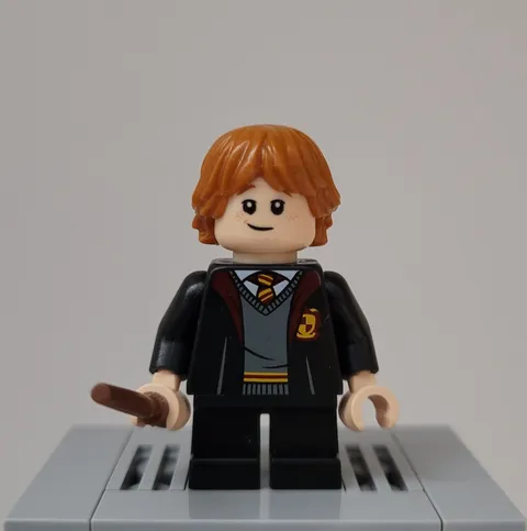 LEGO Harry Potter | Ron Weasley Gryffindor Robe Minifigure | 76387 | hp283