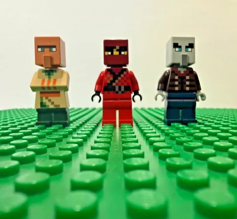 LEGO Minecraft: The Illager Raid (21160) - Retired - Vindicator, Villager, Kai