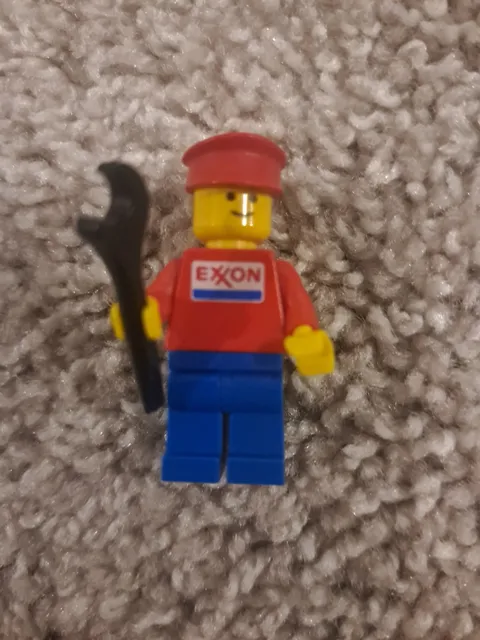 Lego Vintage Exxon Worker Minifigure (Sticker Torso) 554 gas station red exx004s