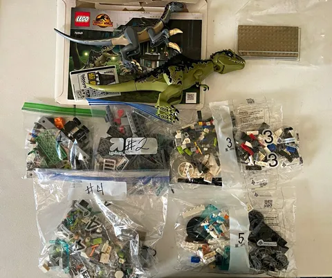 LEGO Jurassic World 76949 Giganotosaurus & Therizinosaurus Attack 810pcs