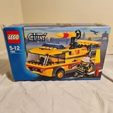 LEGO City Fire Fighter Set 7891 Airport Fire Truck COMPLETE Airport Fireman