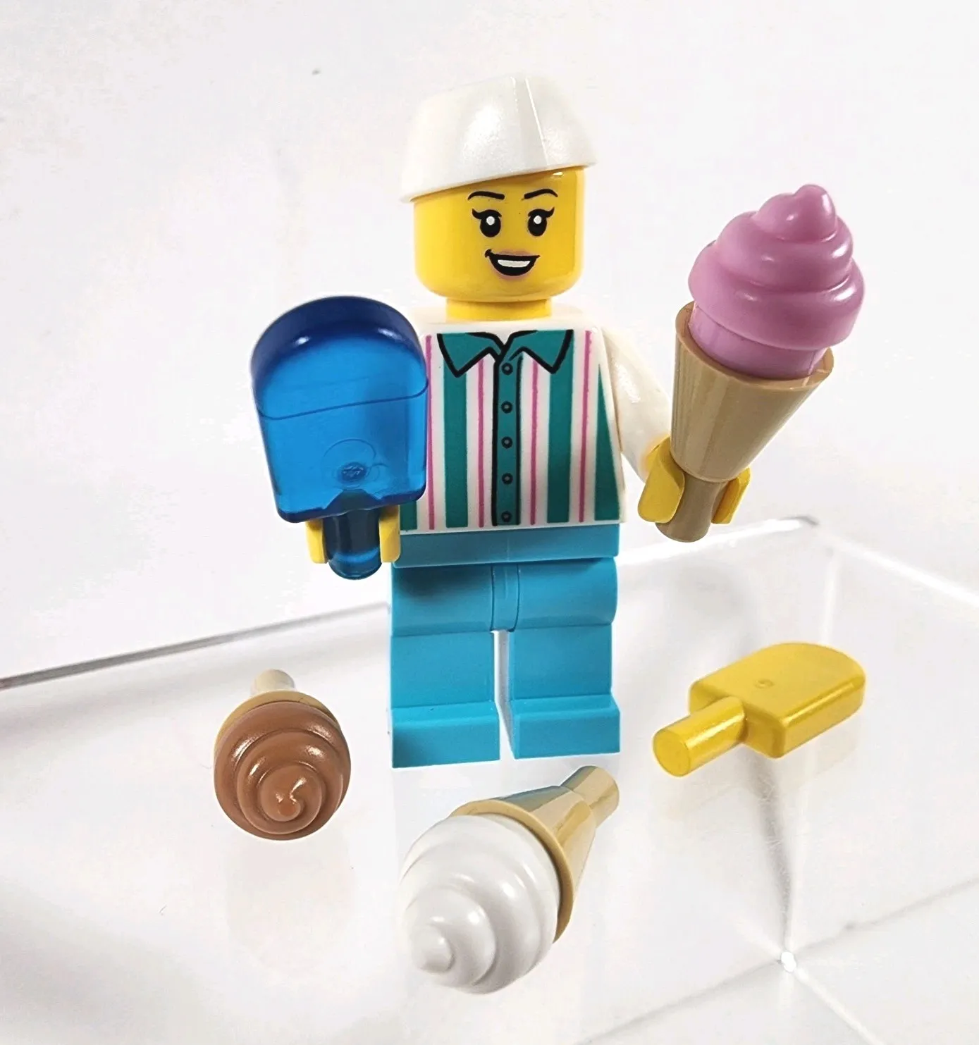 LEGO BAM MOC Minifigure Icecream Woman Female Vendor Street Food City Popsicles 