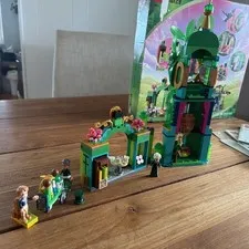 LEGO Wicked: Welcome to Emerald City (75684) Partial Set