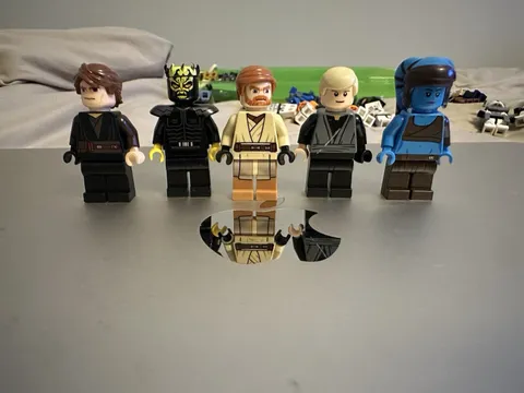 LEGO Star Wars Minifigure Lot(49) and 11 Droids, weapons and lightsabers