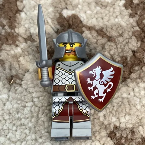 NEW LEGO Griffin Knight Male Sword Shield Minifigure Vending Machine 21358 Lot