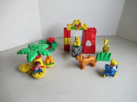 Lego Duplo  # 2865 Children's Zoo  Animals People