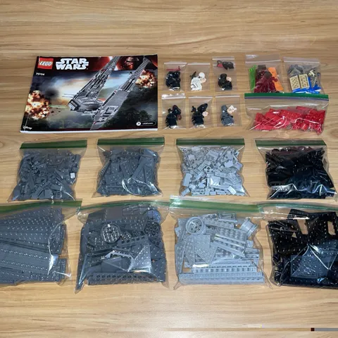 Complete Lego Star Wars Kylo Ren’s Command Shuttle Set 75104