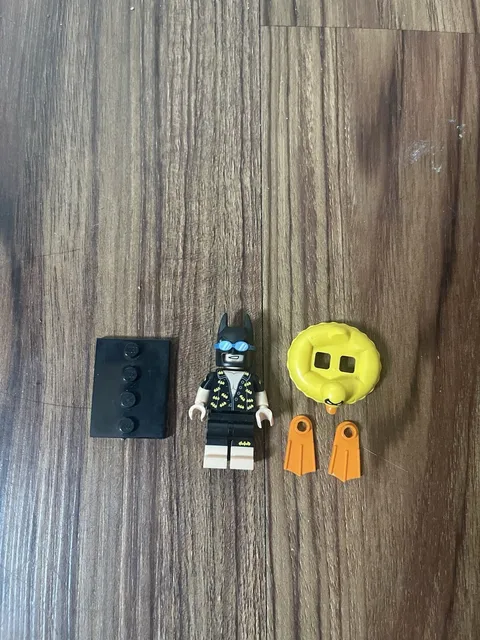 LEGO BATMAN THE MOVIE SERIES 1 71017 COLLECTIBLE MINIFIGURE VACATION BATMAN