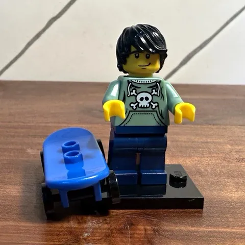 LEGO Minifigure Series 1 Skateboarder COL009 8683 Complete w/ Skateboard Stand